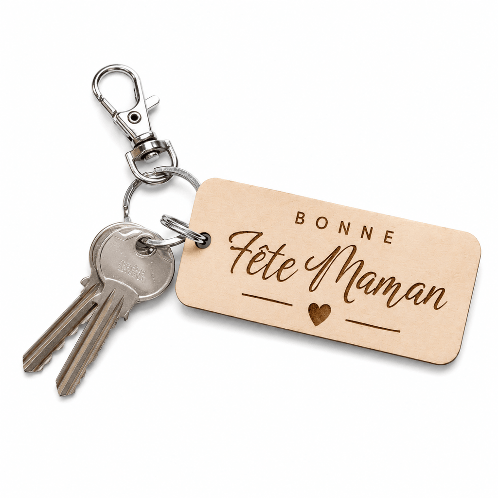 Porte-clés bois gravé Bonne Fête Maman avec vraies clés sur fond blanc, cadeau personnalisé fête des mères