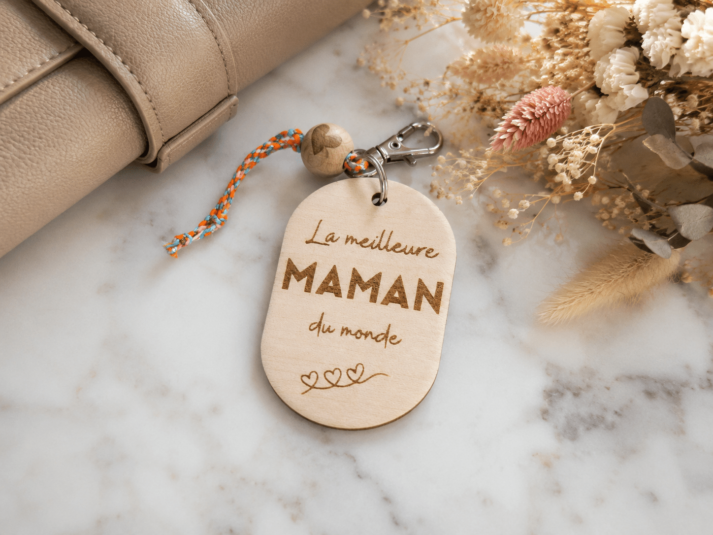 Porte-clés bois gravé laser La Meilleure Maman du Monde avec cordelette colorée et perle bois, cadeau fête des mères