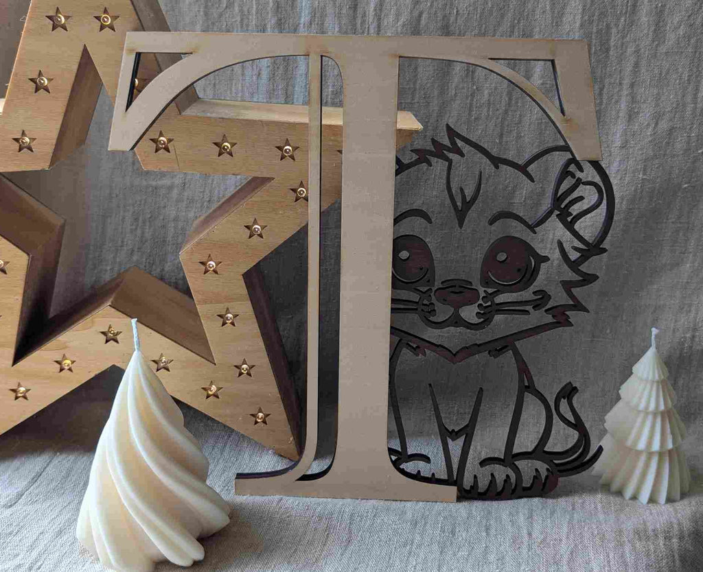 Lettre décorative bois lionceau bleu nuit découpé laser déco chambre bébé personnalisée prénom