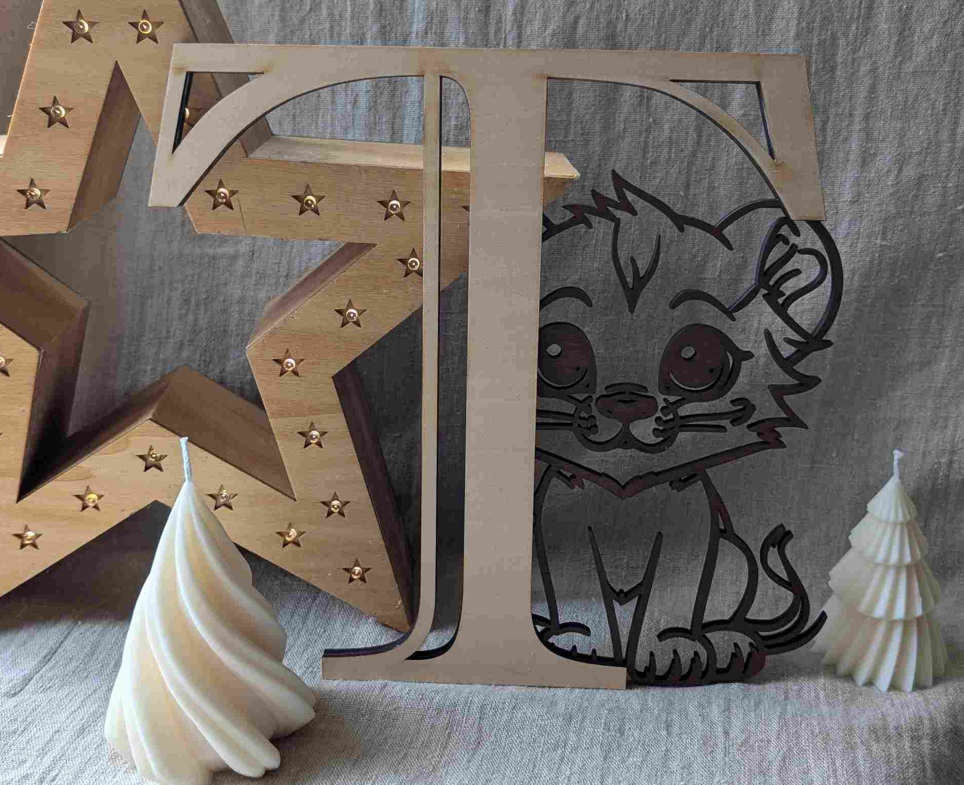 Lettre décorative bois lionceau bleu nuit découpé laser déco chambre bébé personnalisée prénom