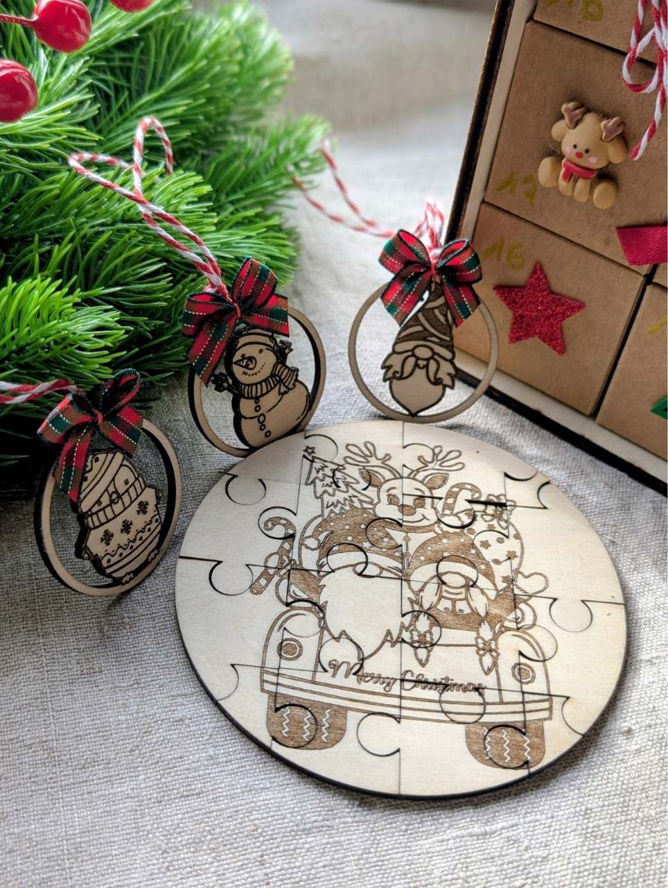 puzzle en bois avec dessin de Noël