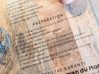 Planche à découper personnalisée en manguier et céramique beige, gravure La Recette du Bonheur La Meilleure Maman du Monde, format allongé